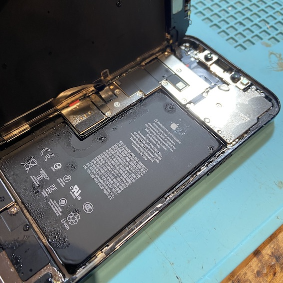 iPhone 14 Proの水没当店へお任せください