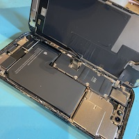 動作不可のiPhoneのデータ、基板修理で取り戻せるかもしれません