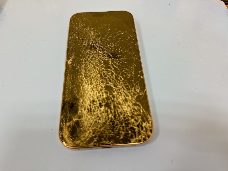 浦安市よりご来店　iPhone16Pro画面割れ修理のお客様
