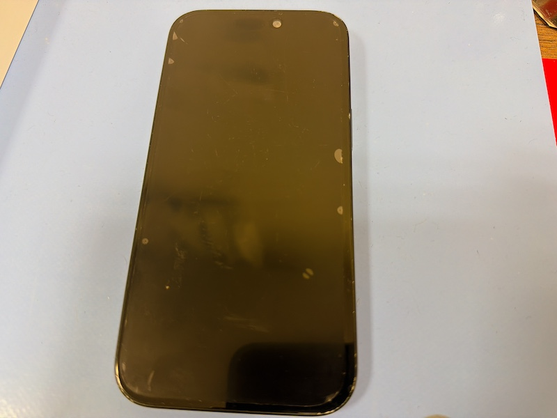浦安よりご来店 iPhone15Pro液晶破損修理のお客様
