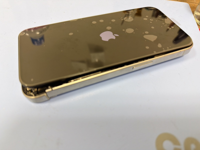 浦安よりご来店 iPhone15Pro画面割れ修理のお客様