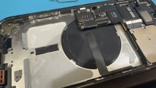 iPhone13ProMAX ドックコネクタ修理　充電不良　ダイワンテレコム　高田馬場　新宿
