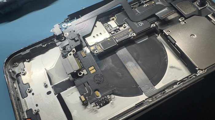 iPhone修理　充電不良　即日　ダイワンテレコム　高田馬場