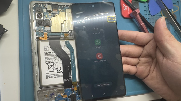 Android修理　液晶割れ　即日　Galaxy A52