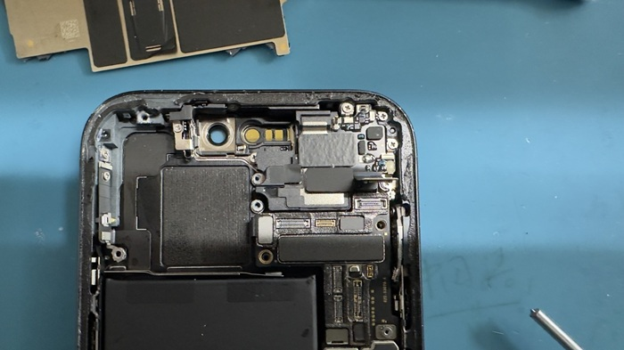 iPhone修理　アウトカメラ交換　iPhone15 ダイワンテレコム　高田馬場　新宿区