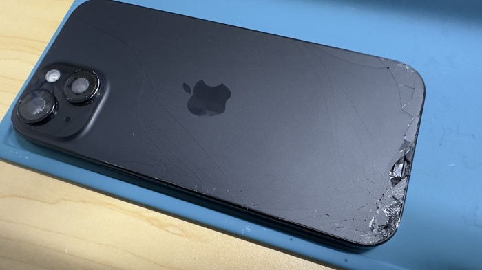 iPhone修理　背面割れ　即日　ダイワンテレコムｙ