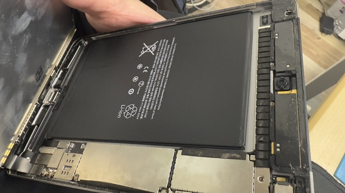 iPadmini4のバッテリー交換、対応させていただきました。