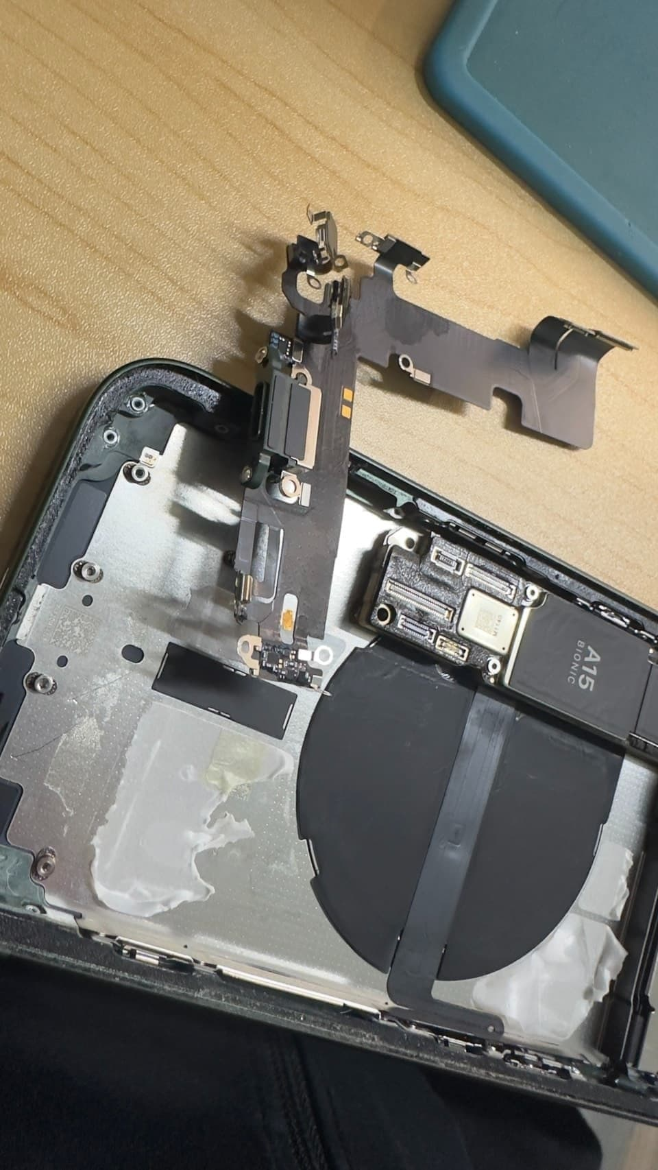 iPhone13の充電不良。