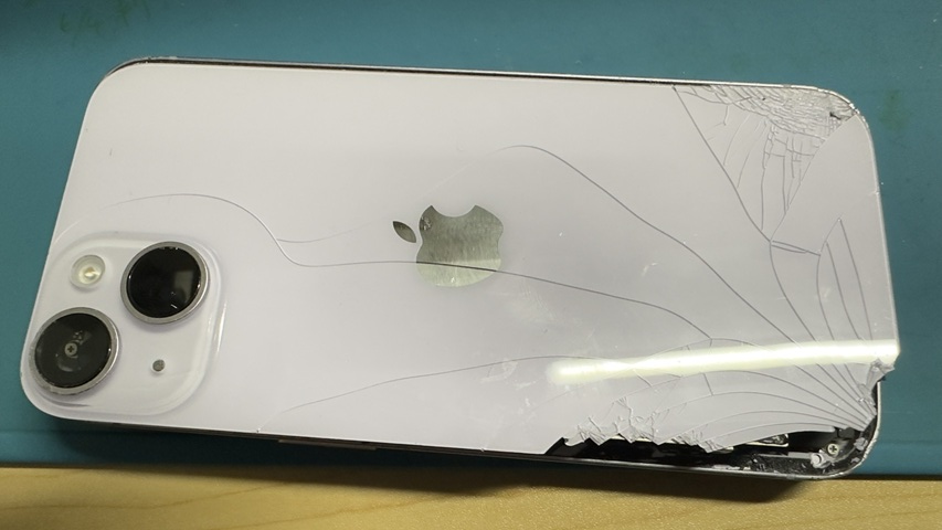 【iPhone14】背面ガラスの交換修理をご紹介！