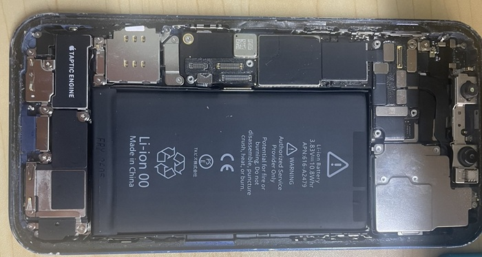 iPhone 12のドックコネクター交換修理
