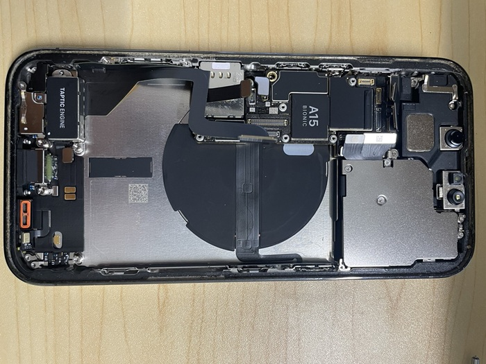 iPhone 13 Proの充電コネクター交換修理