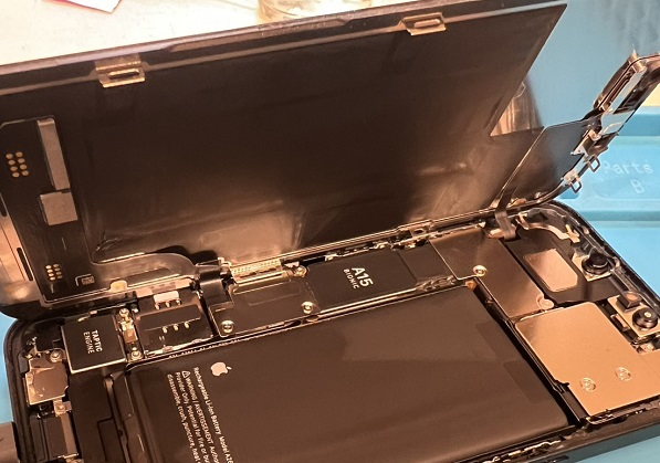 iPhone13バッテリー交換も即日対応！