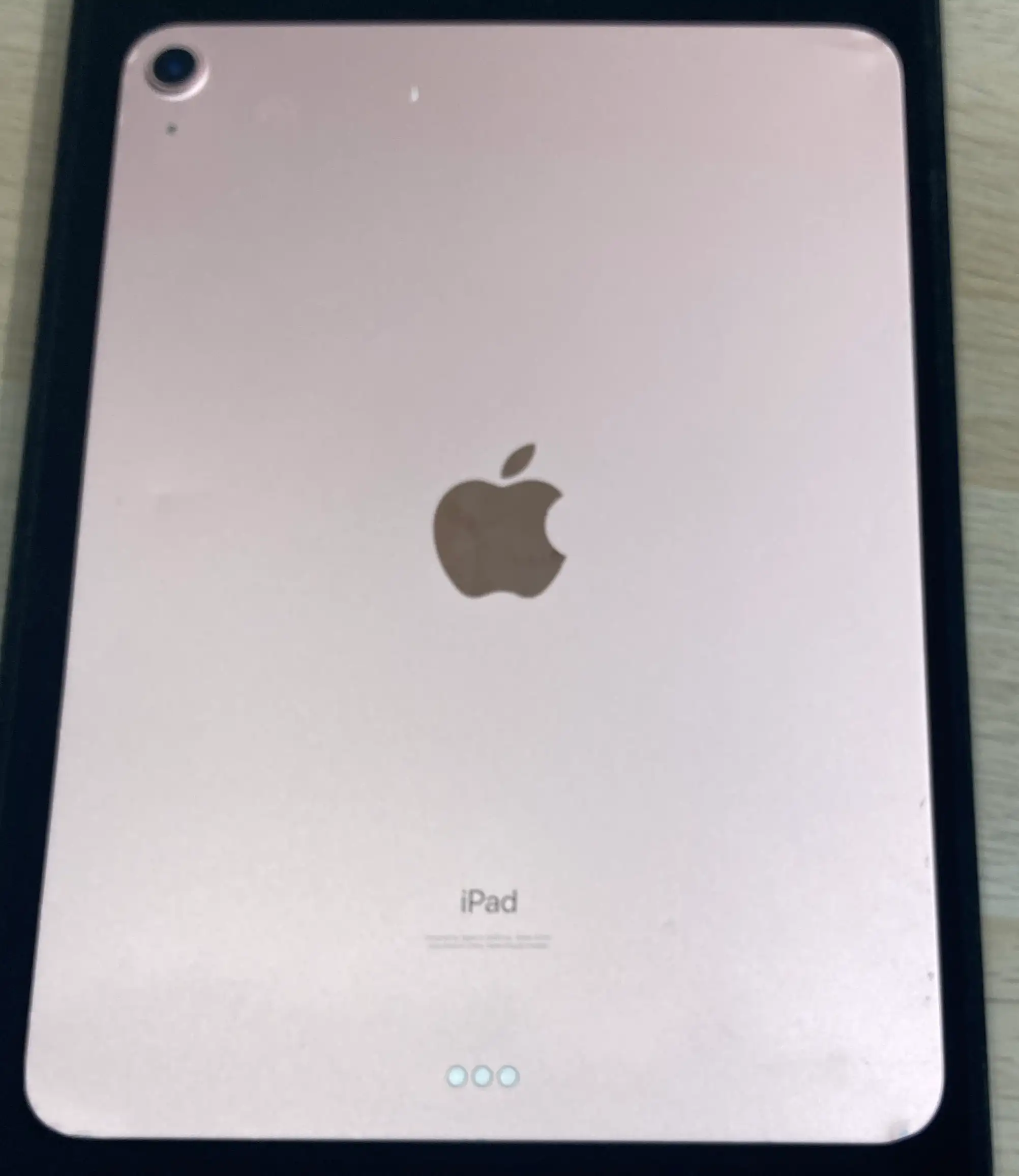 【中野店】iPad Air4画面割れ＆充電不良修理！液晶と電池交換