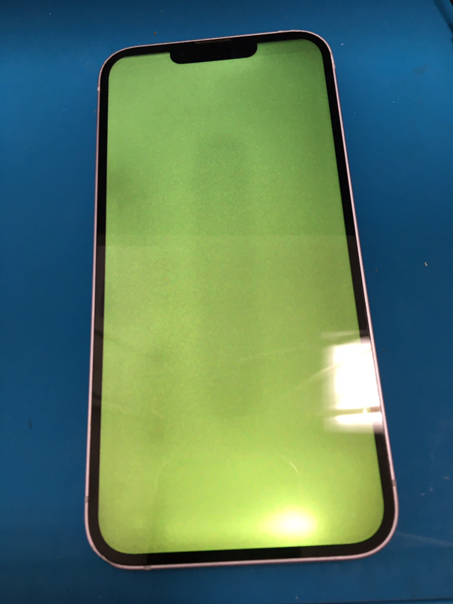 iPhone13の画面が映らない時の修理はできる？費用と時間は？