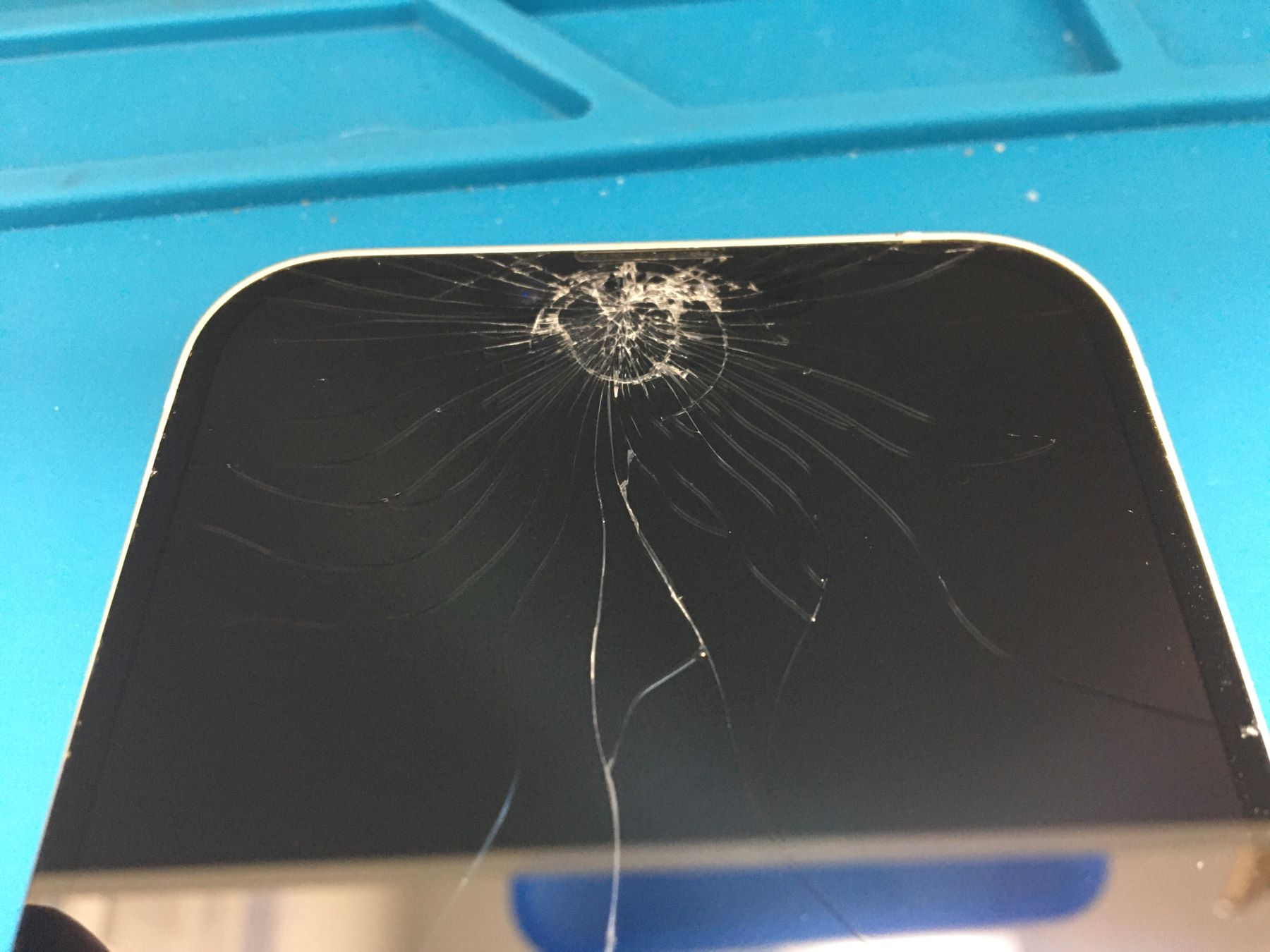 iPhone14の液晶画面修理 費用と所要時間を紹介