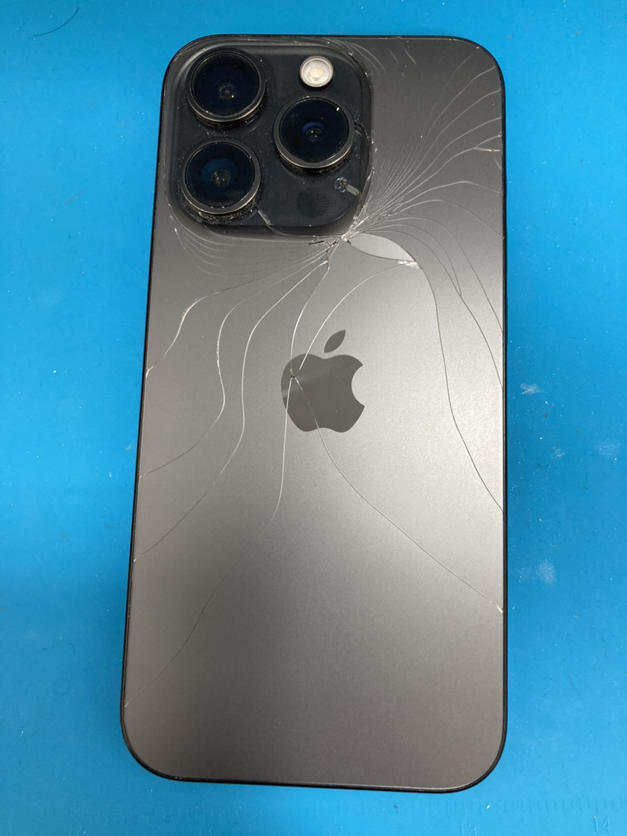 iPhone15Proの背面割れ修理事例と費用ご紹介！