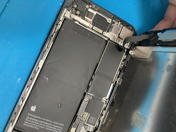 iPhoneSE3が再起動を繰り返す