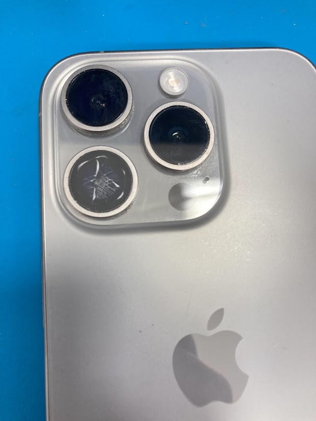 iPhone15Proのバッテリー交換＆望遠レンズ修理！【梅田】