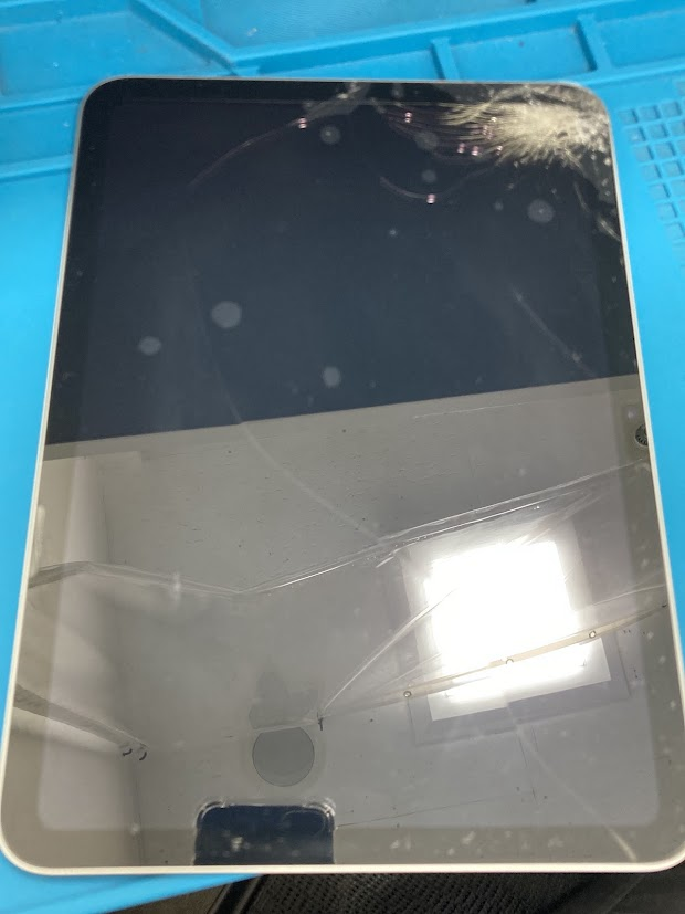 iPad10世代の画面割れ修理は梅田店へ！即日ガラス交換で液晶を守る