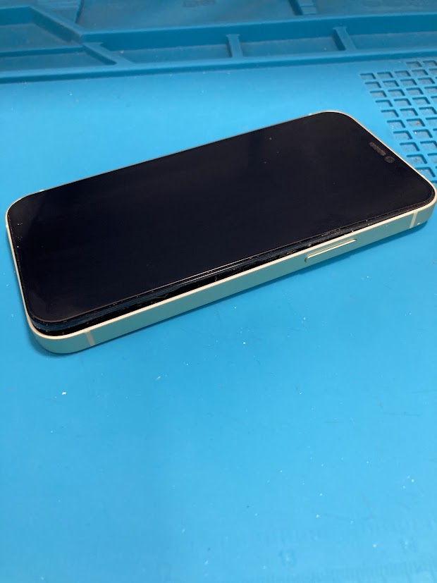 iPhone12miniのバッテリー膨張修理！梅田店で即日データその