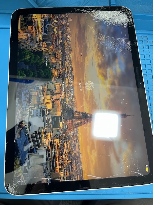 【梅田店】iPad第11世代のガラス割れ修理！データそのまま即日対応