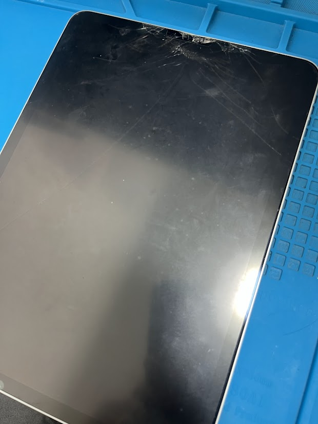 【大阪市北区】iPad Pro 11 第3世代のガラス修理！