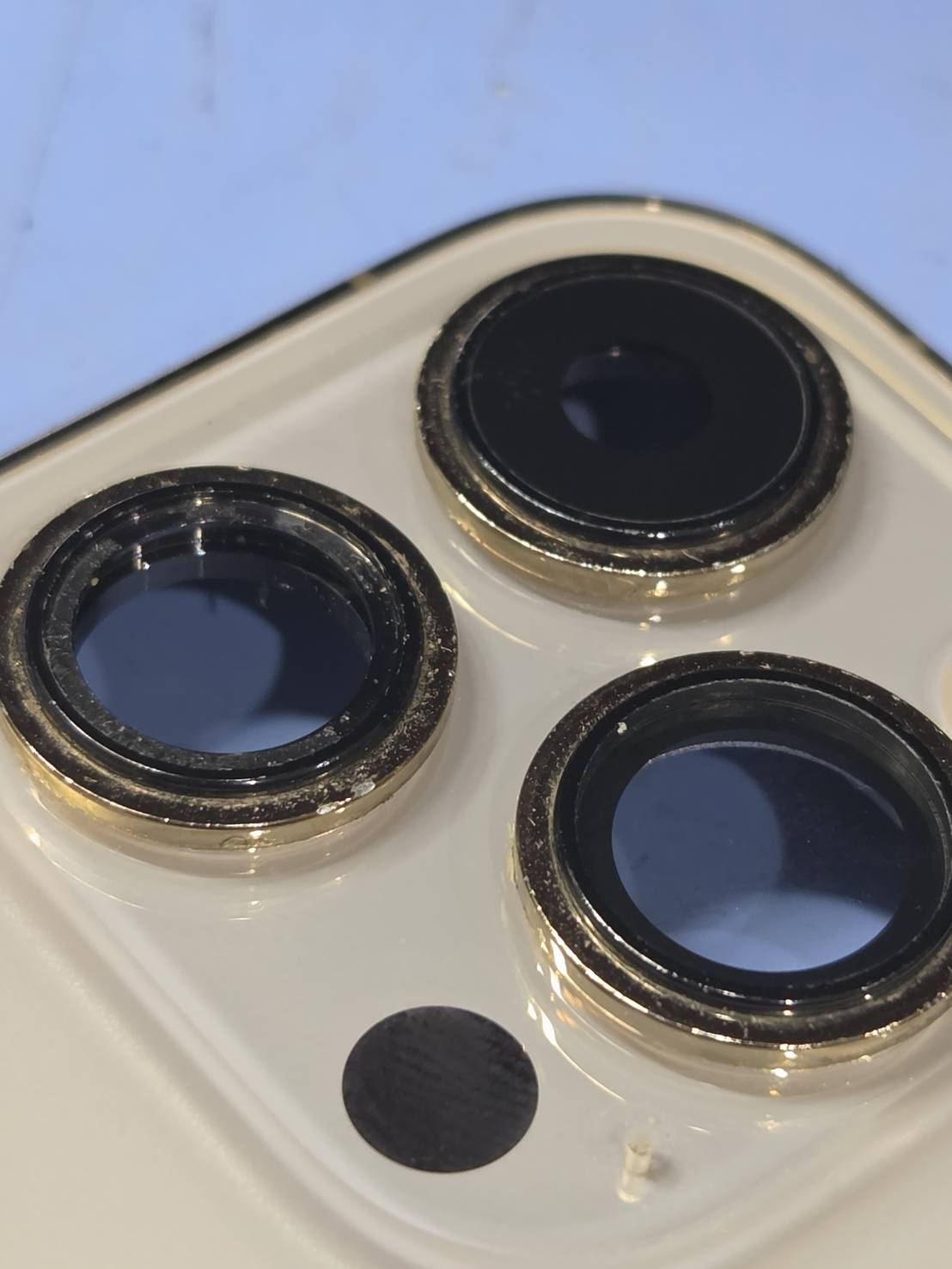 iPhoneのカメラレンズ割れを放置するのは危険？