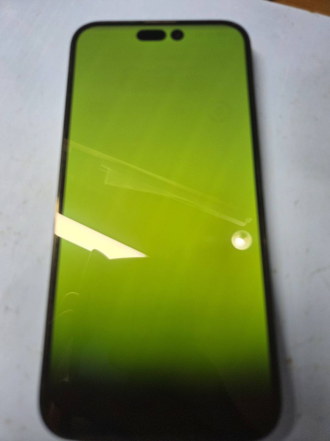 iPhone水没で画面が緑になった？原因と修理方法を解説