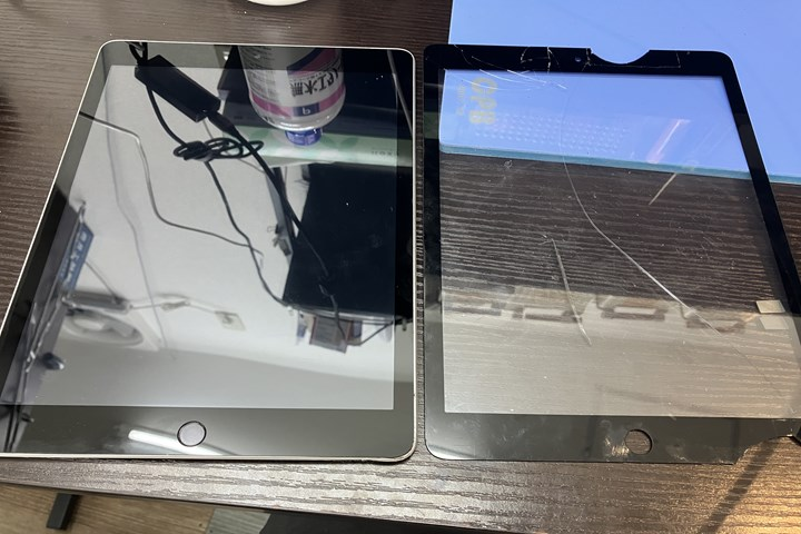 ガラス割れの影響でタッチ暴走しているiPad9を修理