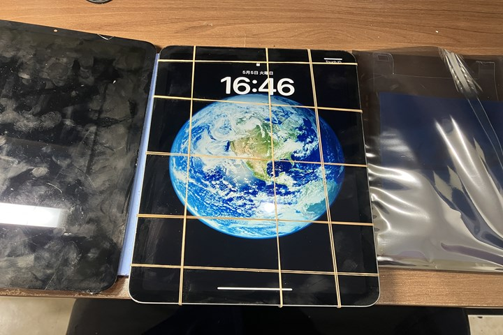 ガラス割れ＋電池故障したiPad Air4の修理を即日で対応！