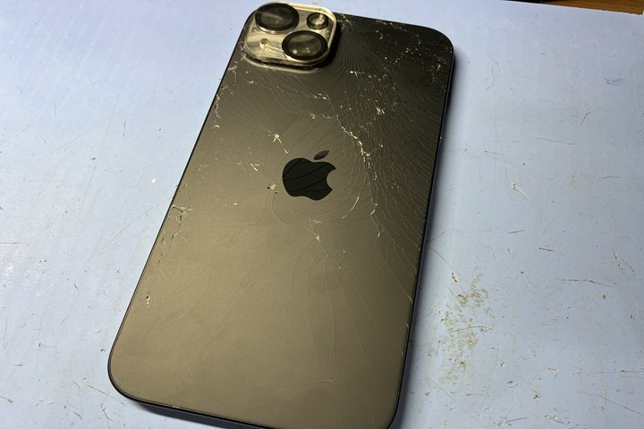 iPhoneの背面を割れを即日修理が出来る店を探していたら当店へ