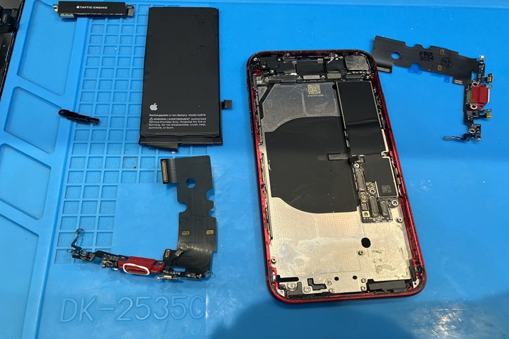 充電マークは出るものの0.1Aで充電出来ない...充電口交換修理