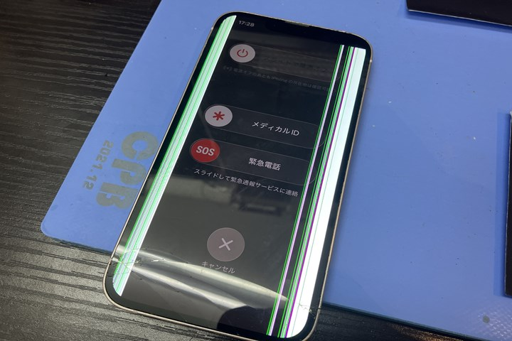 iPhone 13 OLED縦線→画面交換で復活
