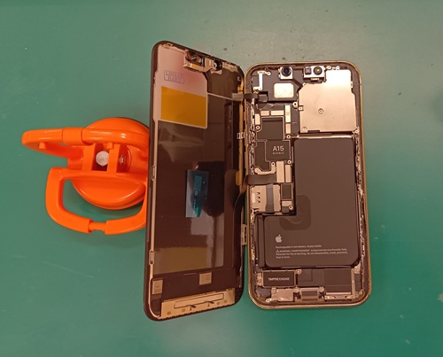 【木津川市からのご来店】iPhone13 pro 液晶交換！