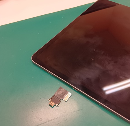 【木津川市】iPadの充電ドック修理