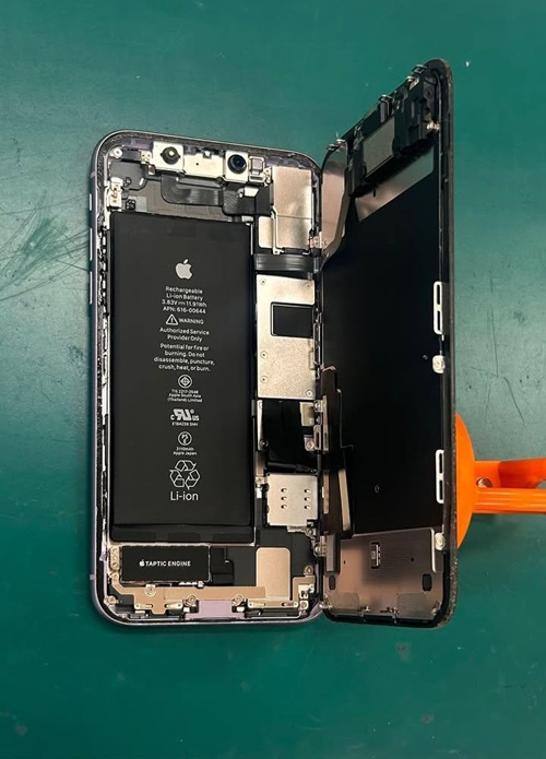 【奈良市からご来店】iPhone11 バッテリー交換【即日修理】