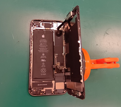 【高の原より】iPhone 8のバッテリー交換修理！