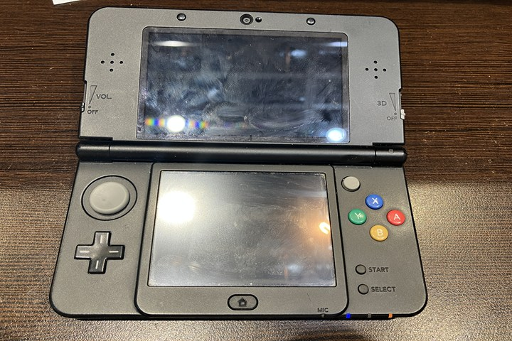 Newニンテンドー3DSの電源ランプは点灯するがホーム画面まで進まない修理前の状態