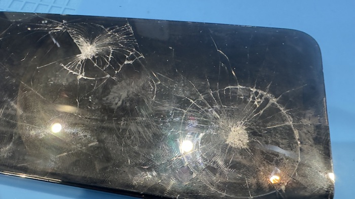 iPhone 液晶割れ　渋谷　即日　最安