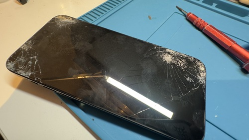 iPhone修理　渋谷　ダイワン　液晶割れ　iPhone15ProMAX