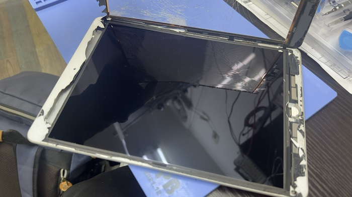 iPad8 ガラス割れ　ダイワン　渋谷　即日　