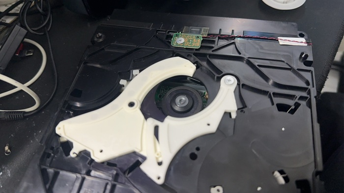 PS3のドライブ修理、対応させていただきました。