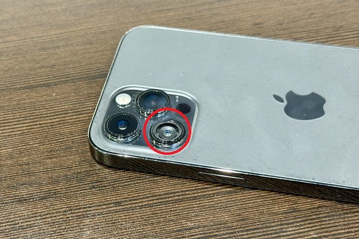 iPhone12ProMAX 背面カメラレンズ欠損修理事例