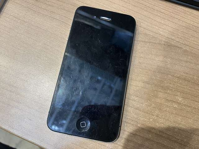 電池劣化により起動不良が発生したiPhone4s！