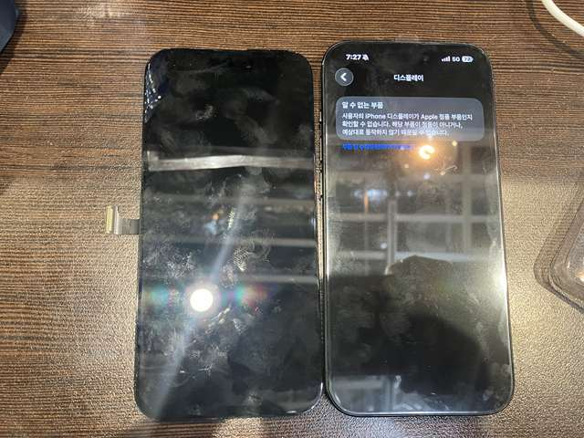 画面が映らなくなったiPhone15Proをスグに修理！