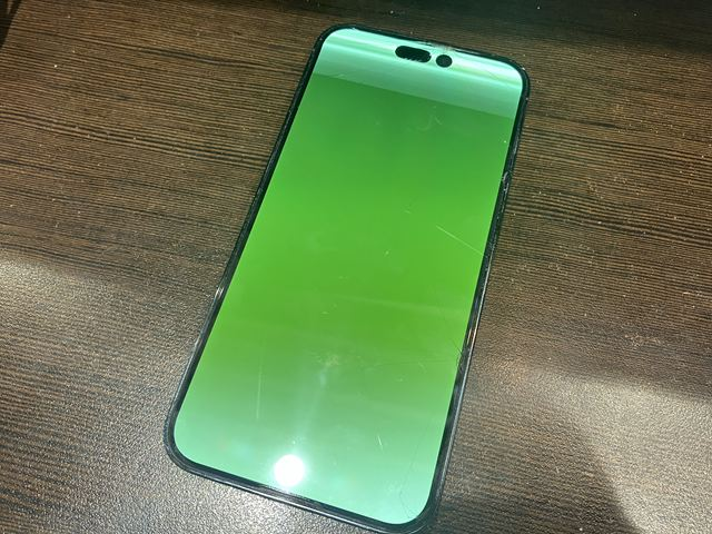 有機ELパネル故障したiPhone14ProMaxは即日対応◎