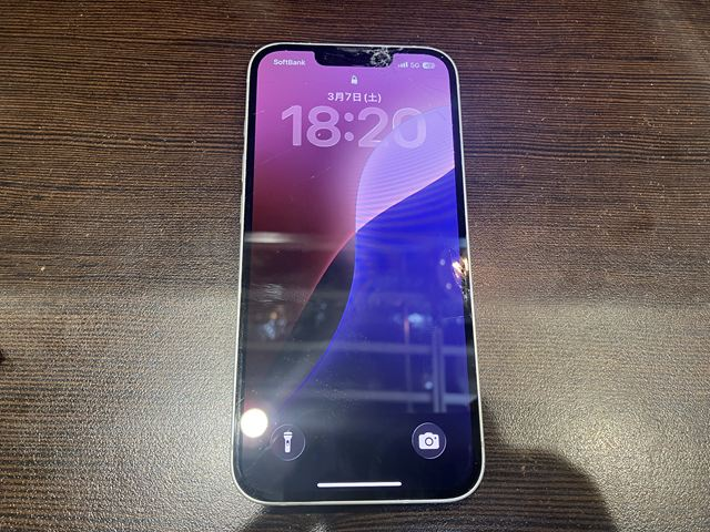 iPhone16eのガラス割れの影響でセンサーが正常に動作しない