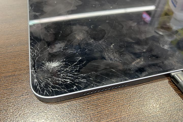 【iPadPro11第二世代​】ヒビ割れたタブレットを即日対応！