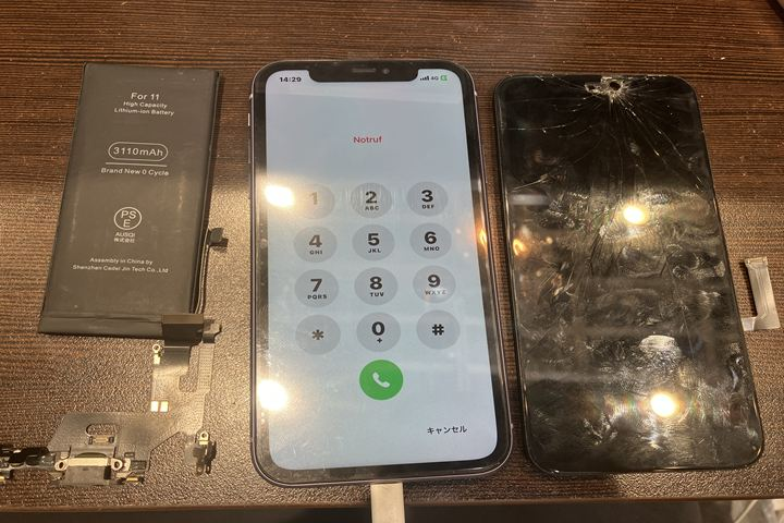 電池膨張に充電不良にガラス割れの3コンボ！