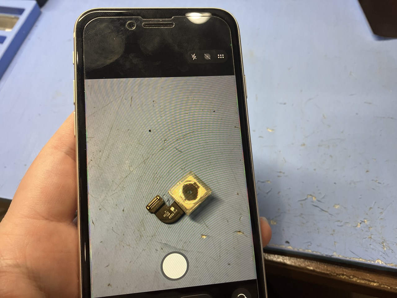 写真や動画がブレる？！iPhoneSE3のアウトカメラユニットの交換